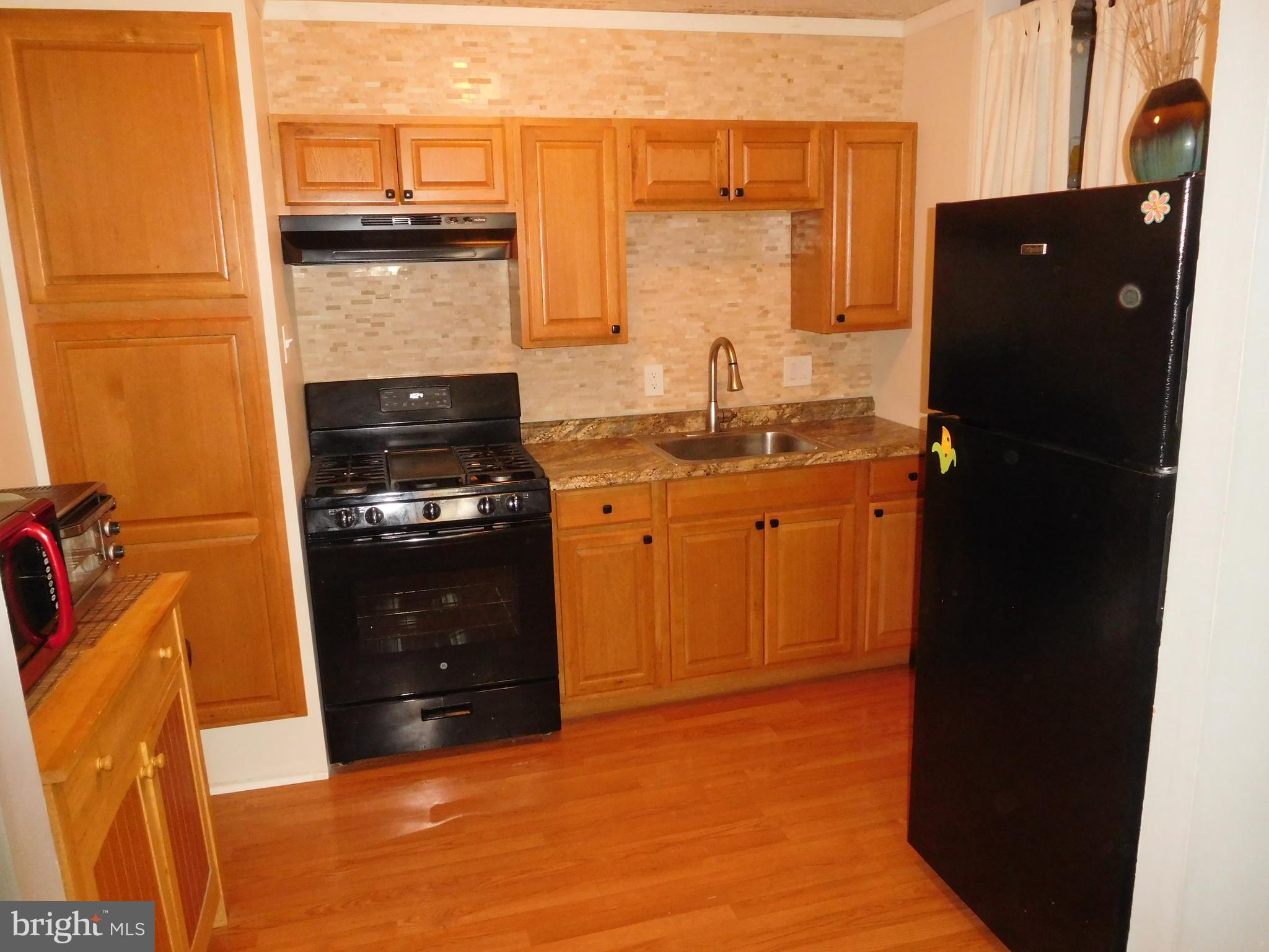 12156 Rambler Road Philadelphia, PA 19154 - Photo 11 of 26 Kitchen