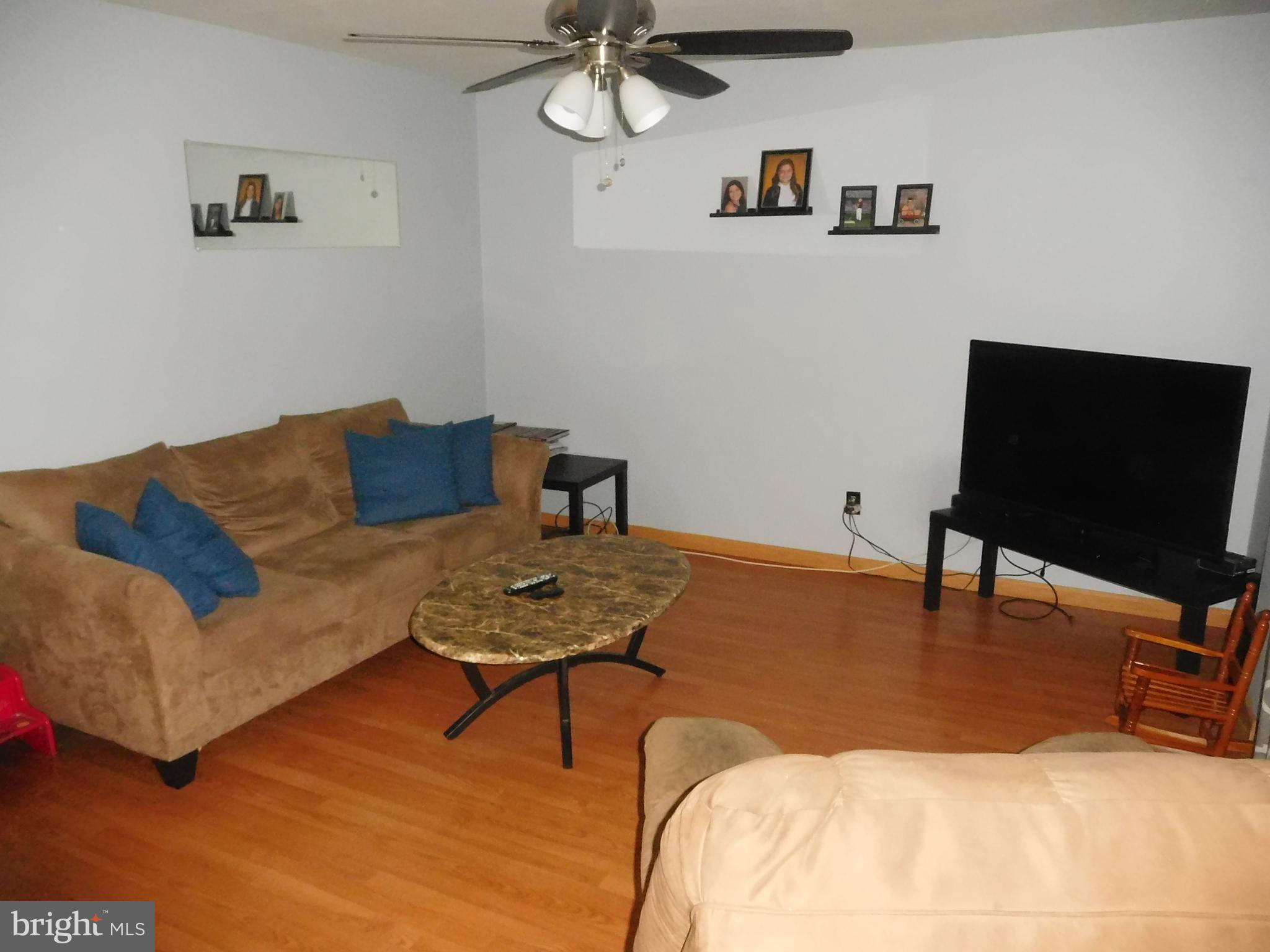 12156 Rambler Road Philadelphia, PA 19154 - Photo 3 of 26 Living Room
