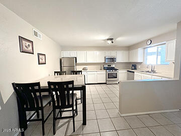 1111 East Turney Avenue, Unit 25 Phoenix, AZ 85014 - Photo 12 of 20 eat_in_Kitchen_1