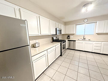 1111 East Turney Avenue, Unit 25 Phoenix, AZ 85014 - Photo 13 of 20 kitchen1