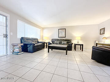 1111 East Turney Avenue, Unit 25 Phoenix, AZ 85014 - Photo 4 of 20 Living_area_Front_entrance4