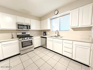1111 East Turney Avenue, Unit 25 Phoenix, AZ 85014 - Photo 10 of 20 kitchen3
