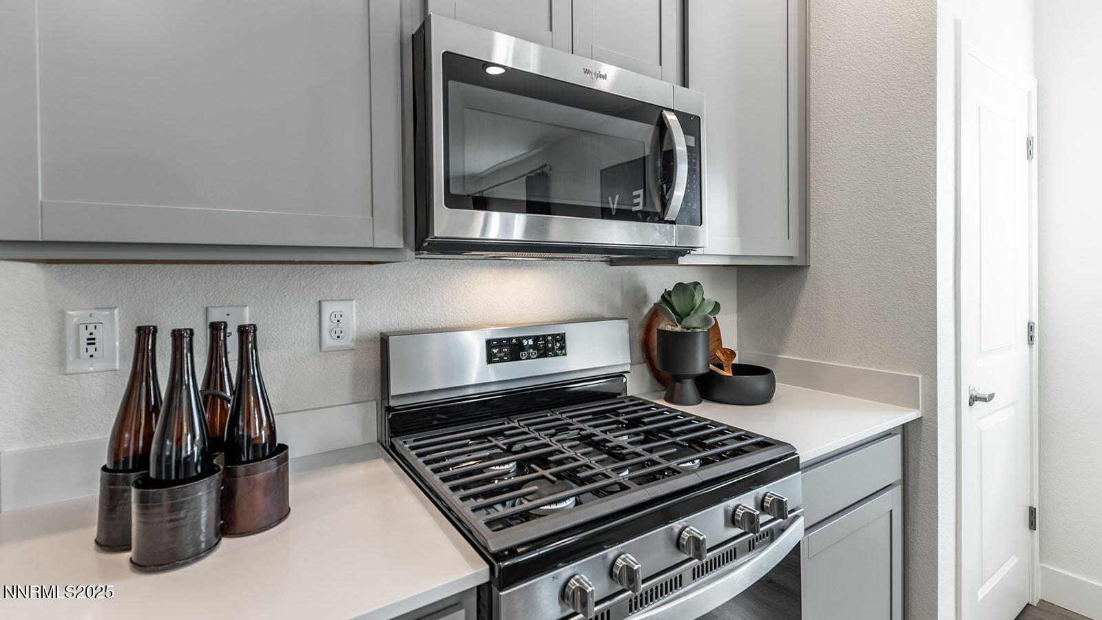 1638 Icelandic Way Reno, NV 89523 - Photo 10 of 23 Kitchen