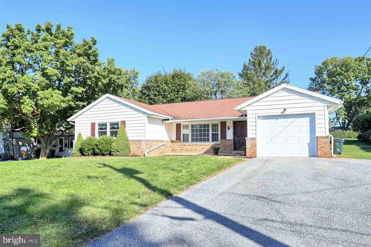 1835 Marigold Road York, PA 17408 - Photo 2 of 33