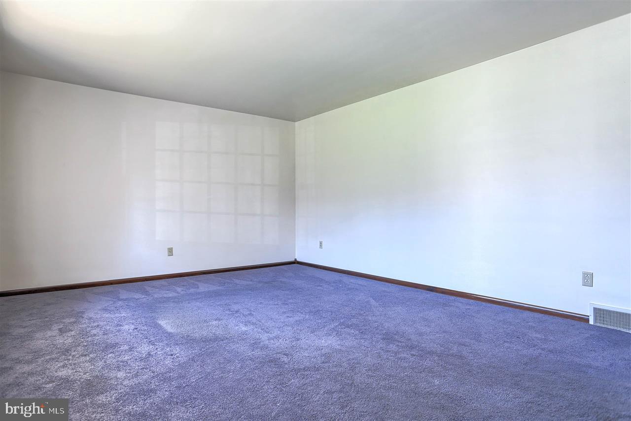 1835 Marigold Road York, PA 17408 - Photo 3 of 33