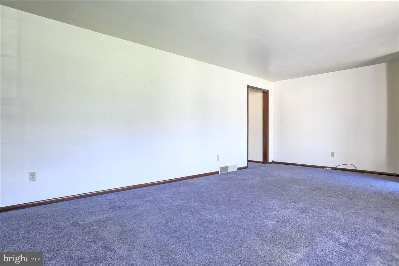 1835 Marigold Road York, PA 17408 - Photo 4 of 33