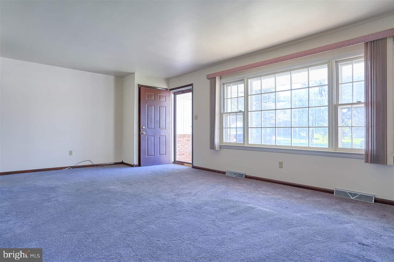 1835 Marigold Road York, PA 17408 - Photo 5 of 33