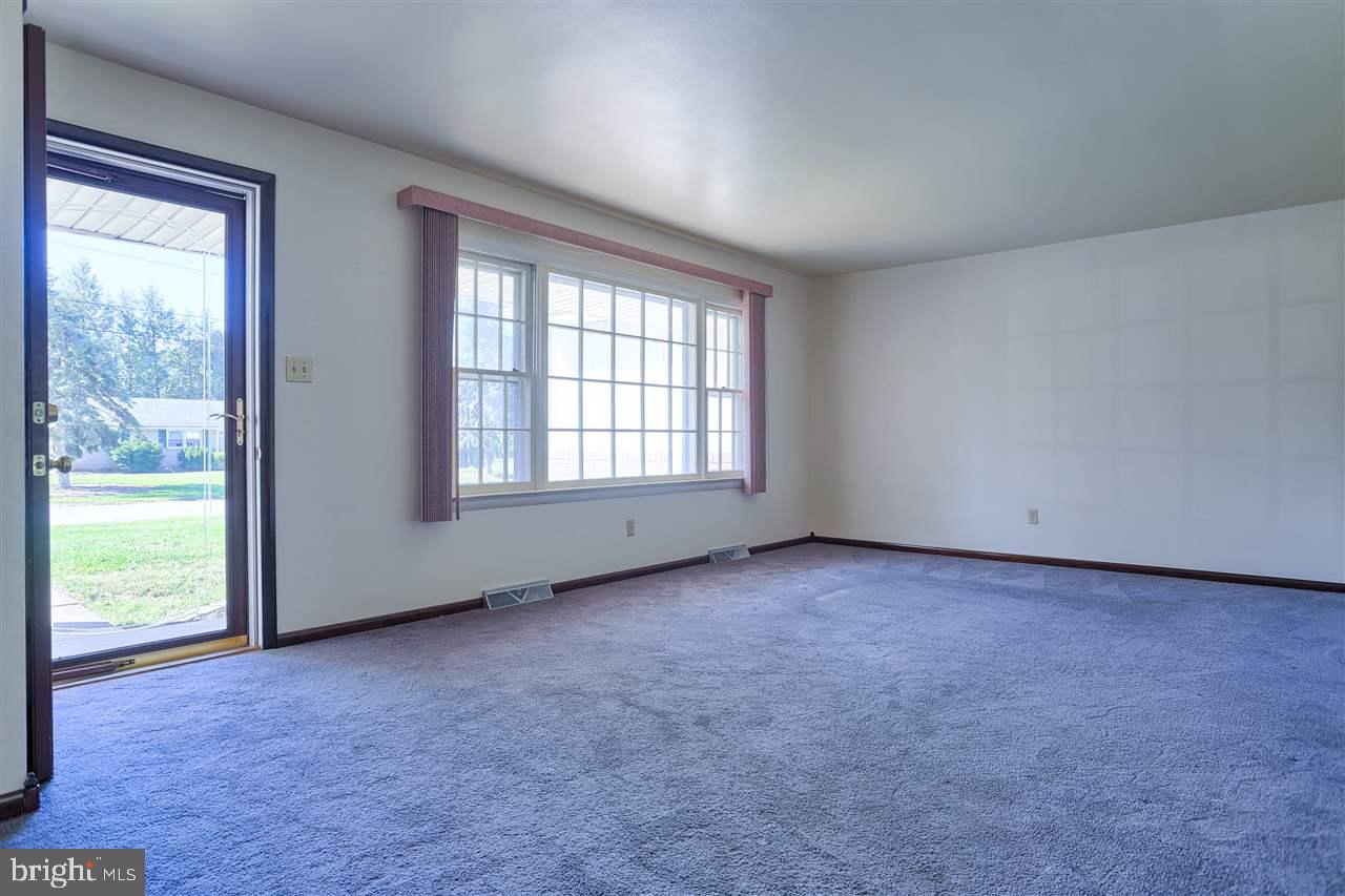 1835 Marigold Road York, PA 17408 - Photo 6 of 33
