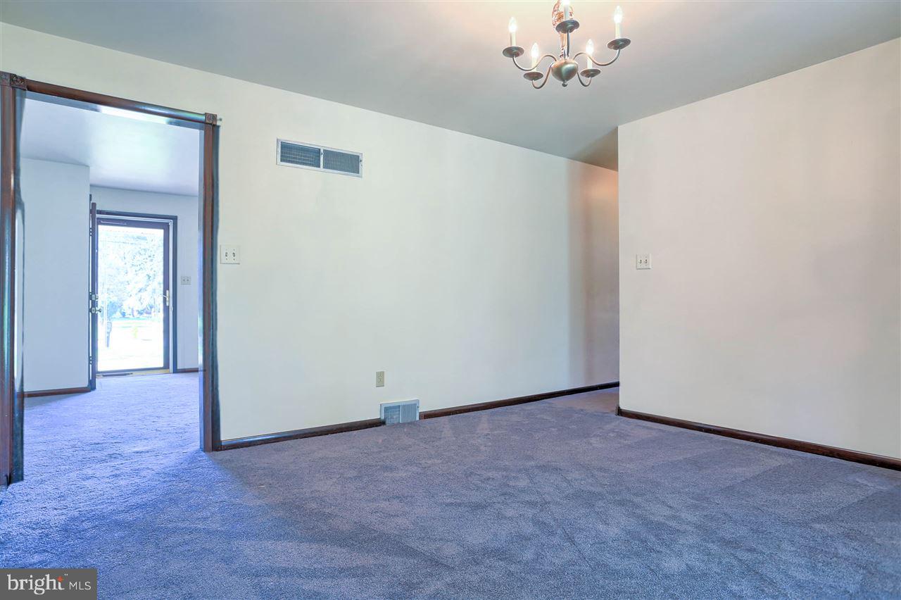 1835 Marigold Road York, PA 17408 - Photo 10 of 33