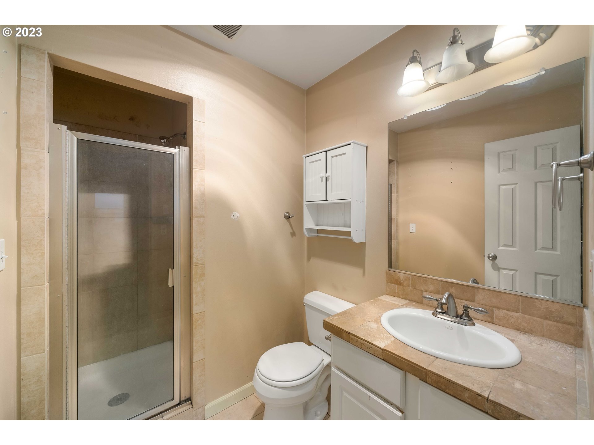 2527 Southwest Spring Garden Street, Unit 2 Portland, OR 97219 - Photo 13 of 25 Gallery Image 13