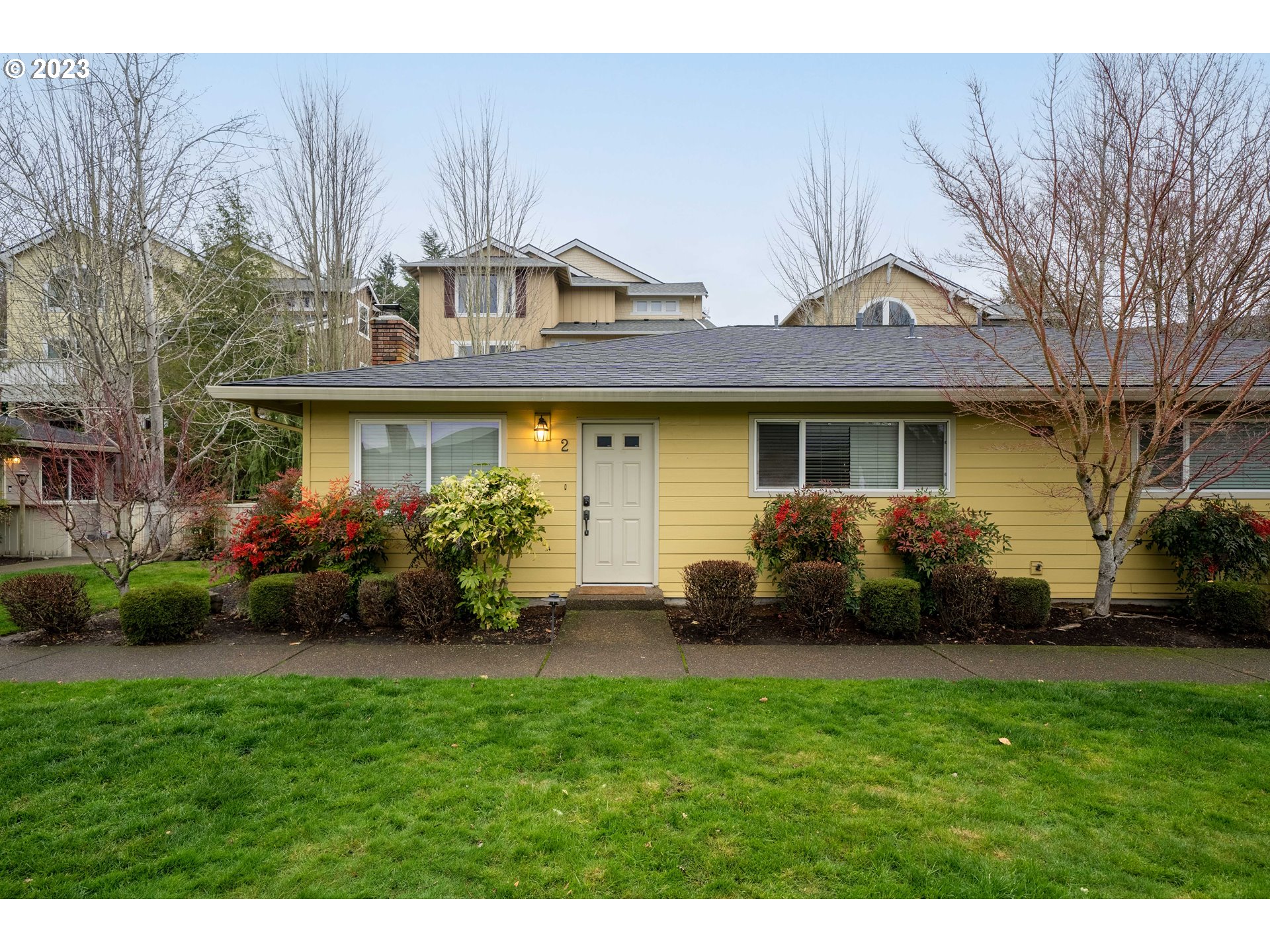 2527 Southwest Spring Garden Street, Unit 2 Portland, OR 97219 - Photo 2 of 25 Gallery Image 2