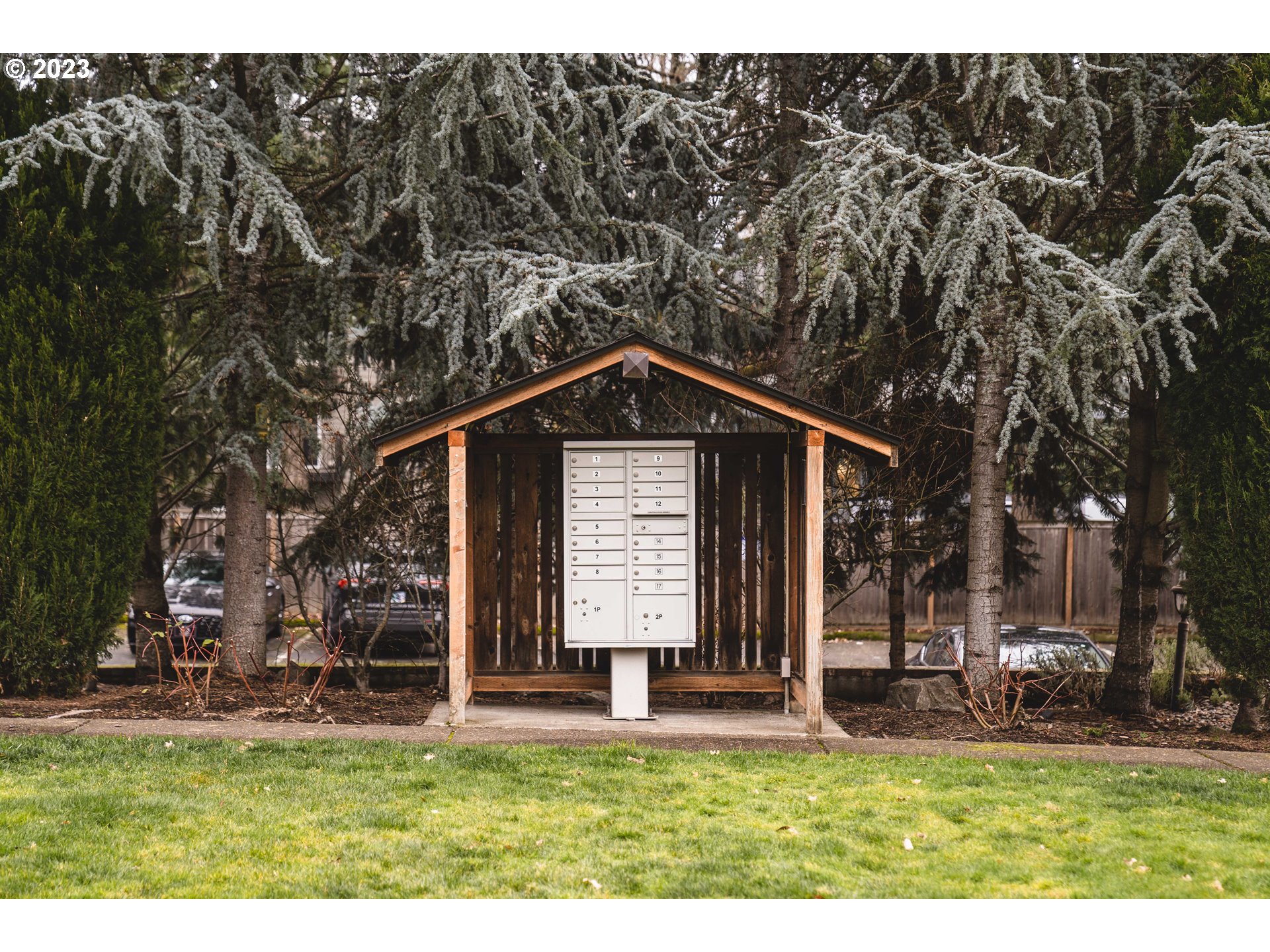 2527 Southwest Spring Garden Street, Unit 2 Portland, OR 97219 - Photo 23 of 25 Gallery Image 23
