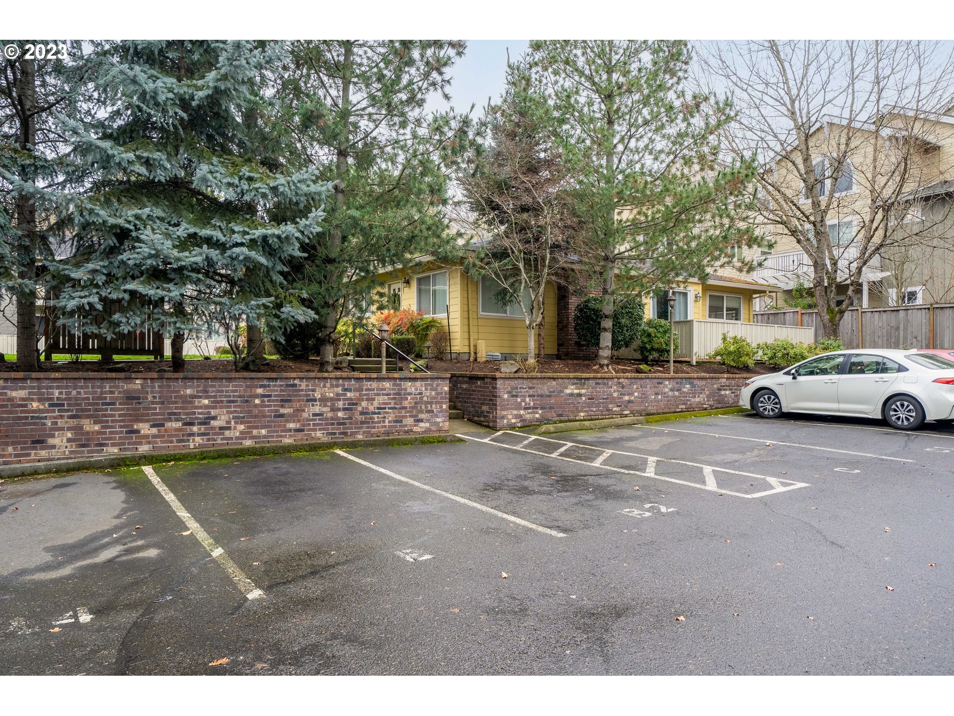 2527 Southwest Spring Garden Street, Unit 2 Portland, OR 97219 - Photo 24 of 25 Gallery Image 24