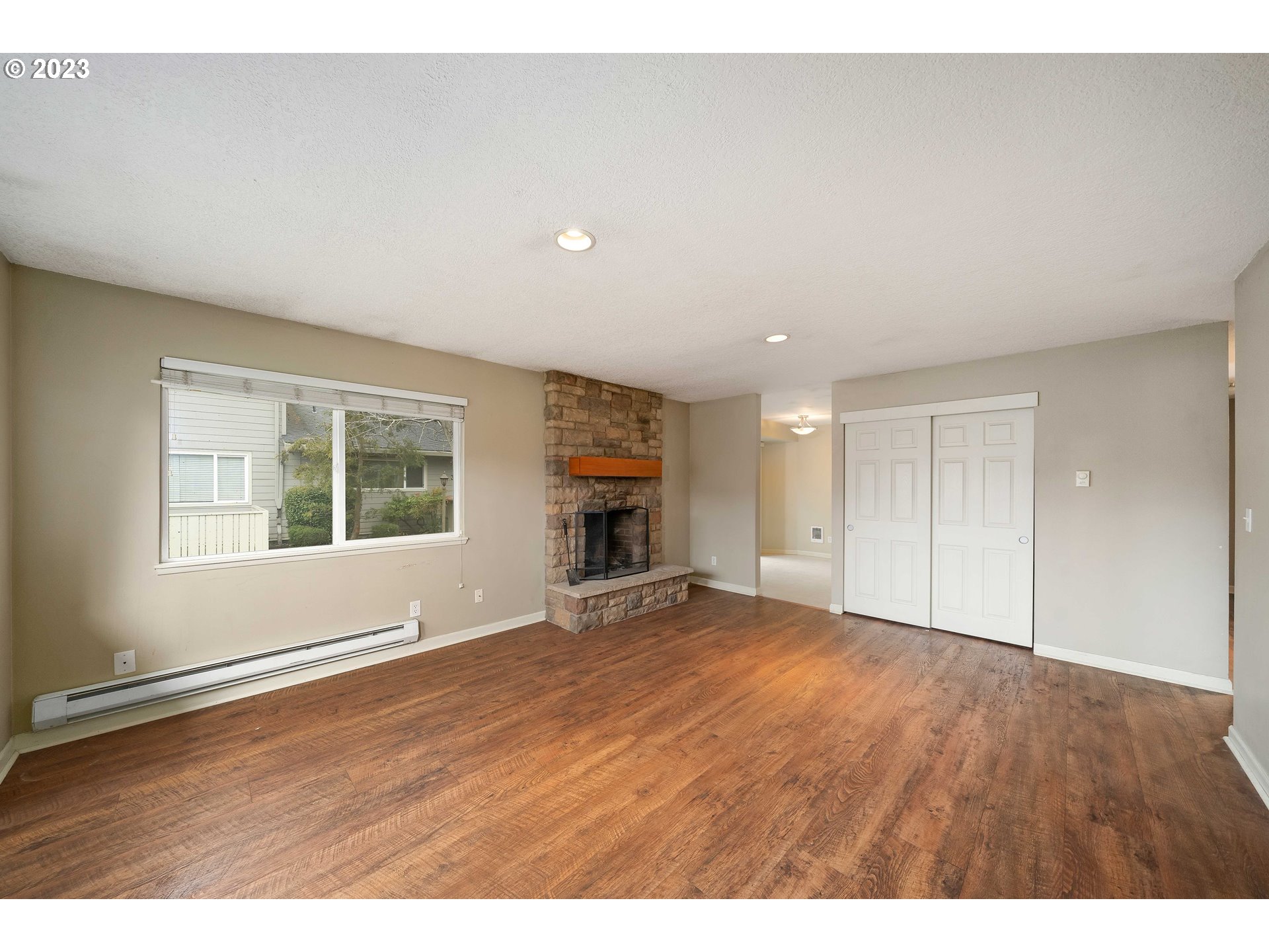 2527 Southwest Spring Garden Street, Unit 2 Portland, OR 97219 - Photo 4 of 25 Gallery Image 4