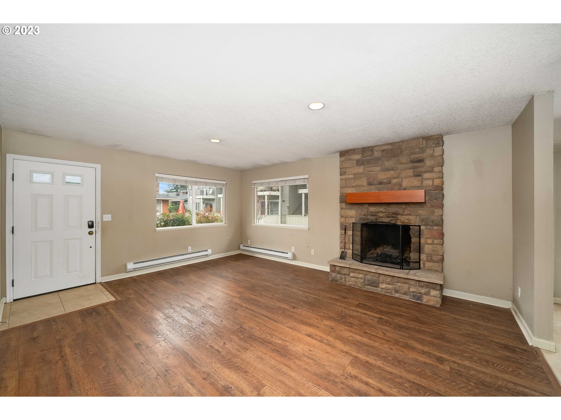 2527 Southwest Spring Garden Street, Unit 2 Portland, OR 97219 - Photo 5 of 25 Gallery Image 5