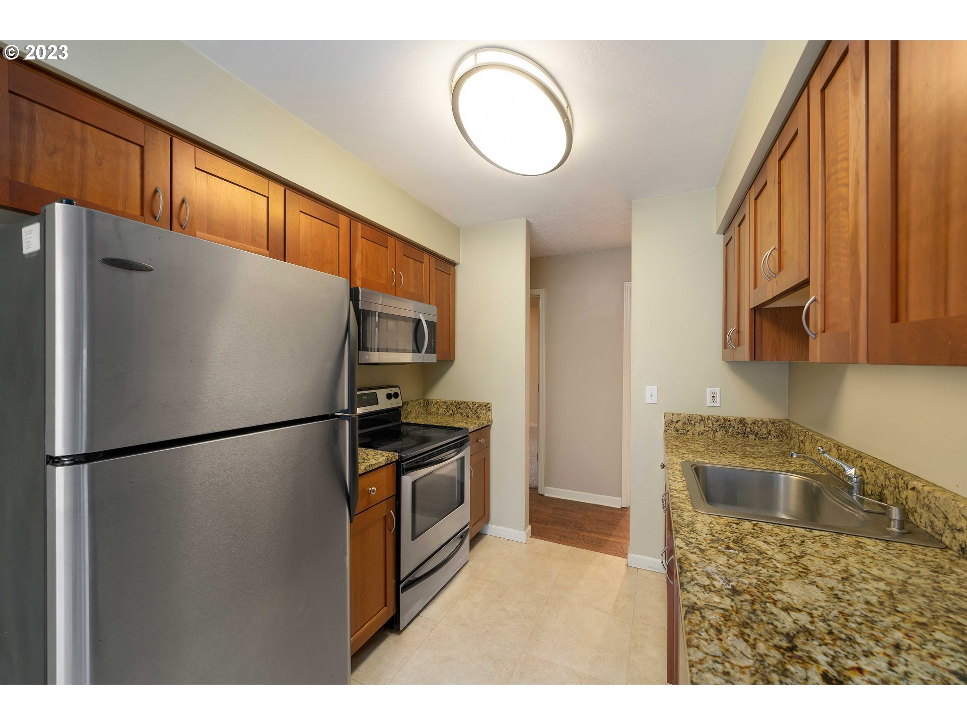 2527 Southwest Spring Garden Street, Unit 2 Portland, OR 97219 - Photo 7 of 25 Gallery Image 7