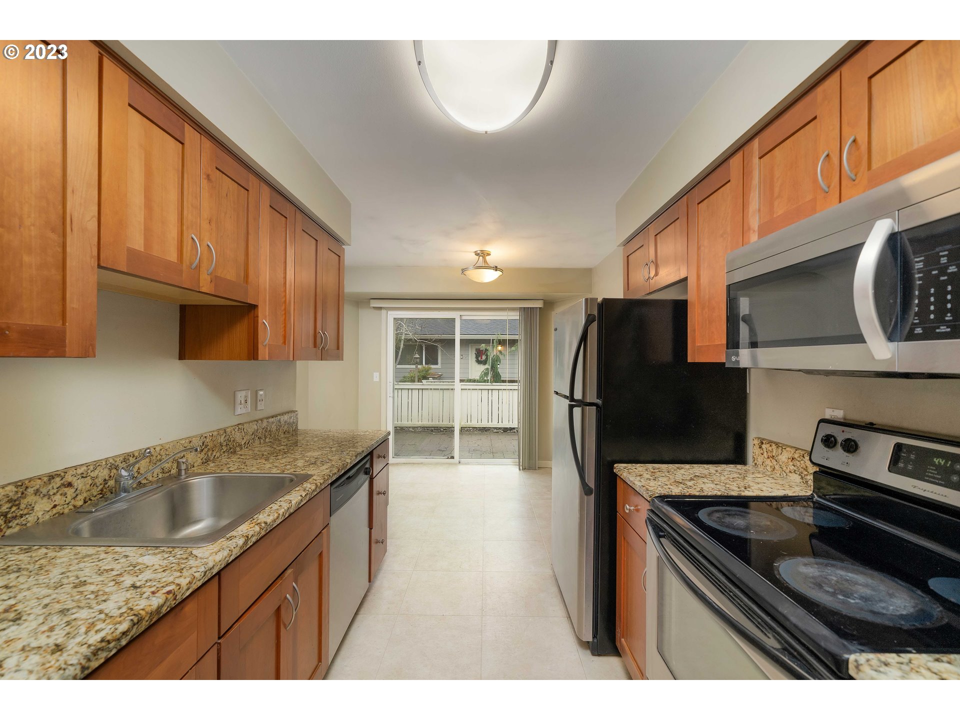 2527 Southwest Spring Garden Street, Unit 2 Portland, OR 97219 - Photo 8 of 25 Gallery Image 8