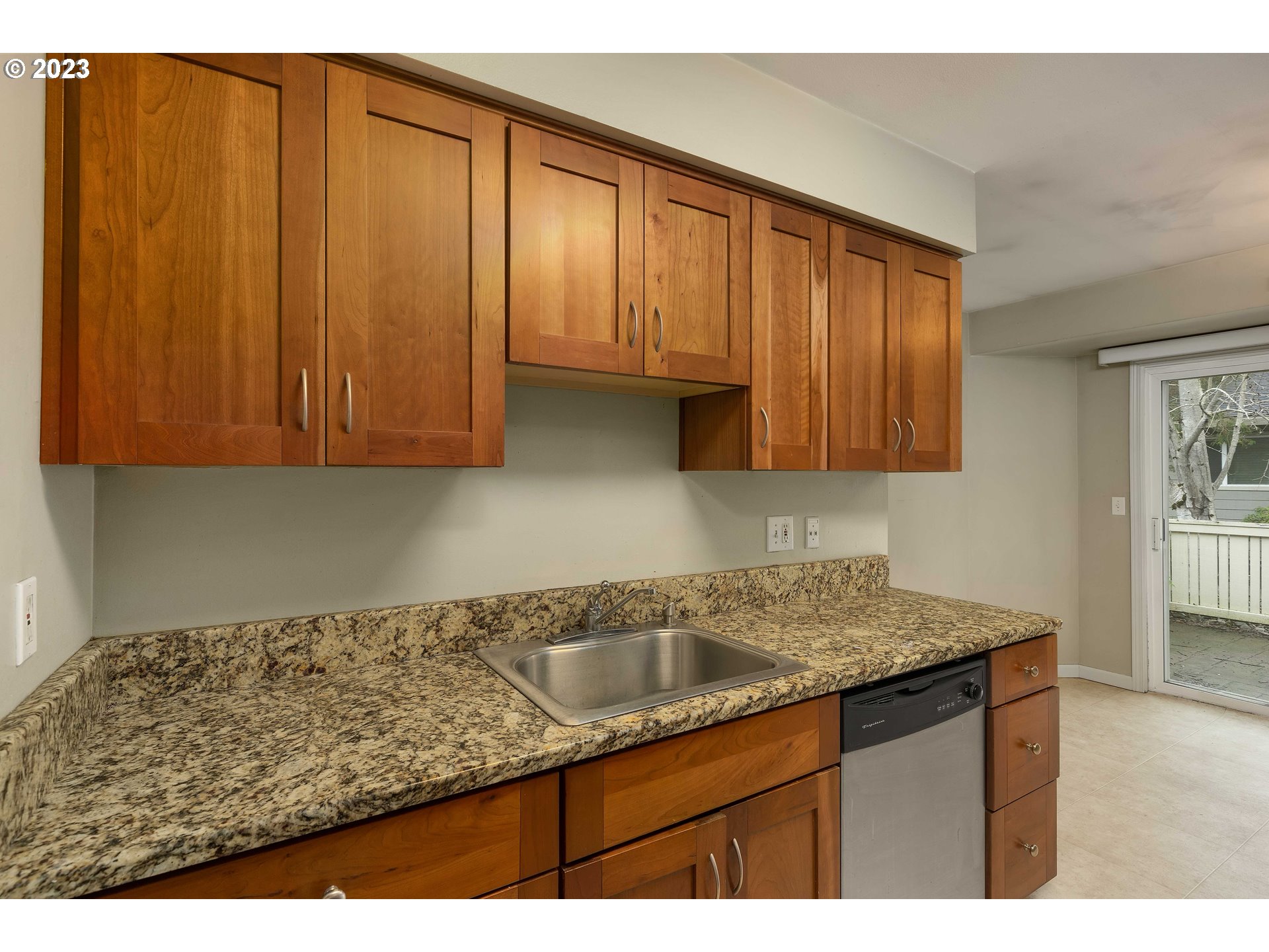 2527 Southwest Spring Garden Street, Unit 2 Portland, OR 97219 - Photo 9 of 25 Gallery Image 9