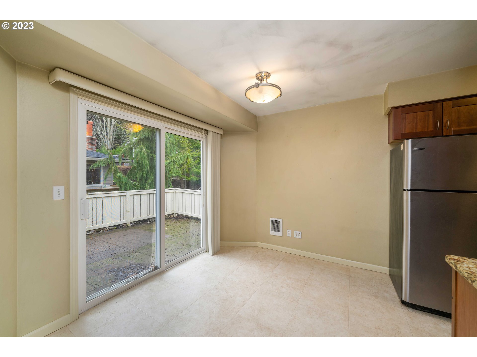 2527 Southwest Spring Garden Street, Unit 2 Portland, OR 97219 - Photo 10 of 25 Gallery Image 10