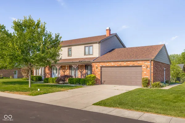 $375,900 | 3525 River Rd Drive, Columbus, IN 47203