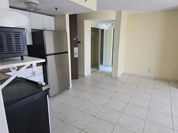 $2,350 | 16450 Northwest 2nd Avenue, Unit 215, Miami, FL 33169