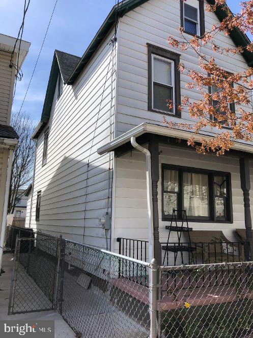 8 Spring Garden Street Riverside, NJ 08075 - Photo 2 of 5 Left Side