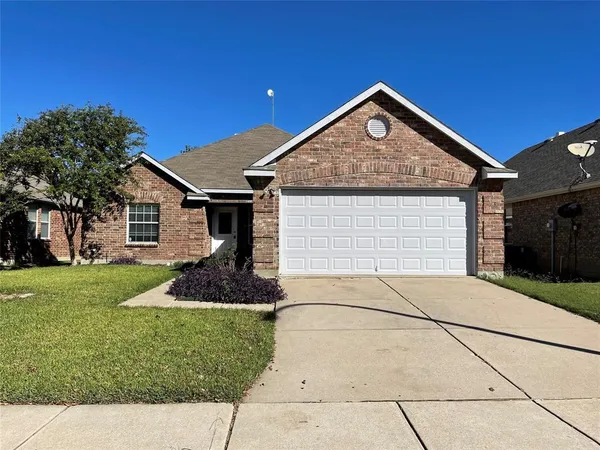 $2,150 | 1937 Creek Crossing Drive, Fort Worth, TX 76247