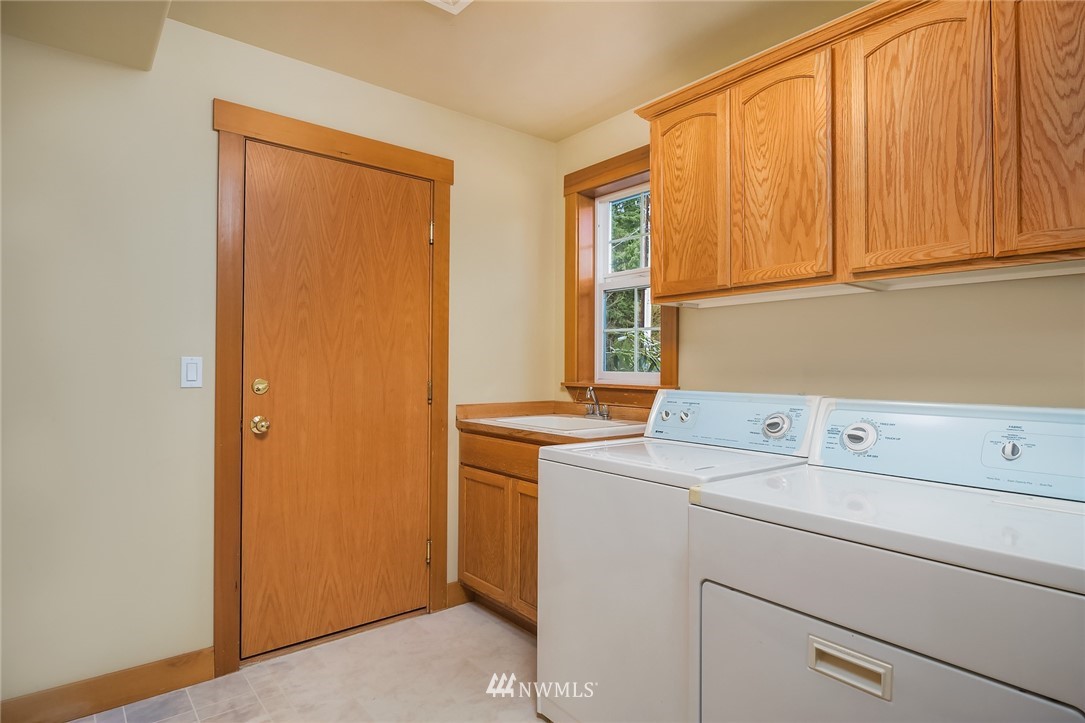 9016 240th Street Southwest Edmonds, WA 98026 - Photo 17 of 25 Gallery Image 17