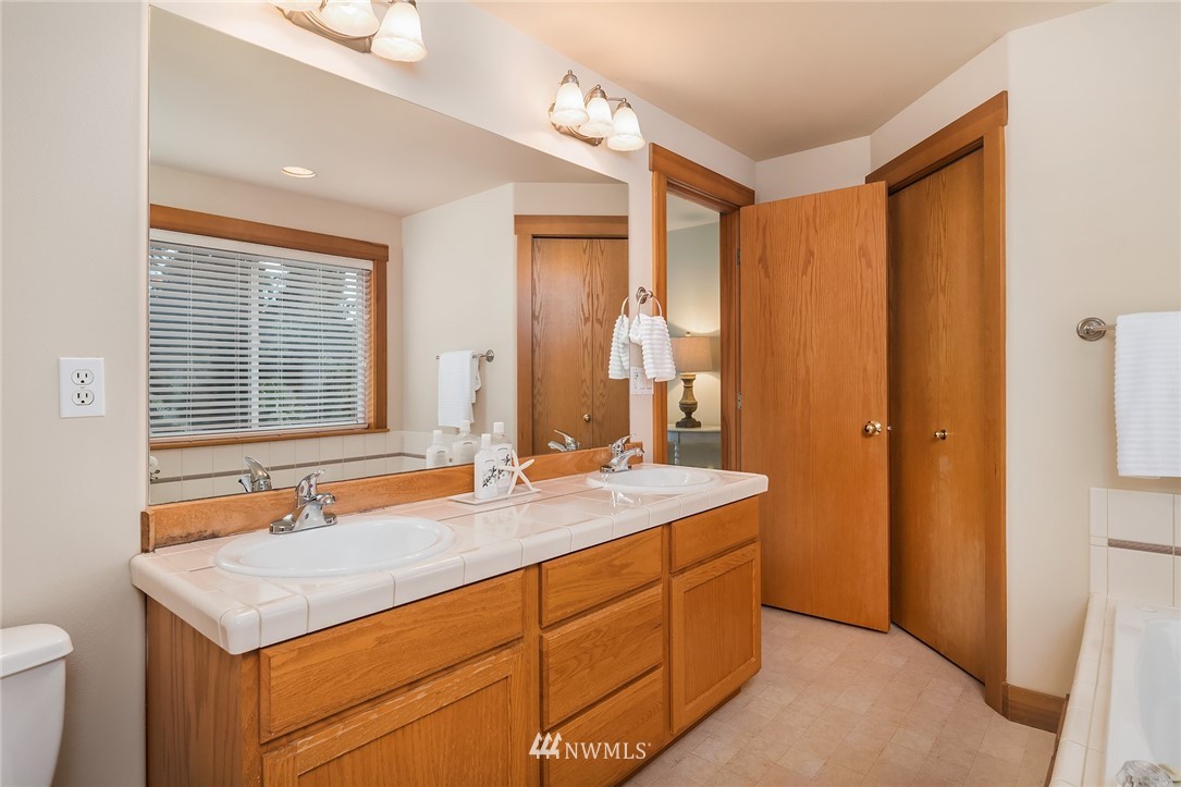 9016 240th Street Southwest Edmonds, WA 98026 - Photo 23 of 25 Gallery Image 23