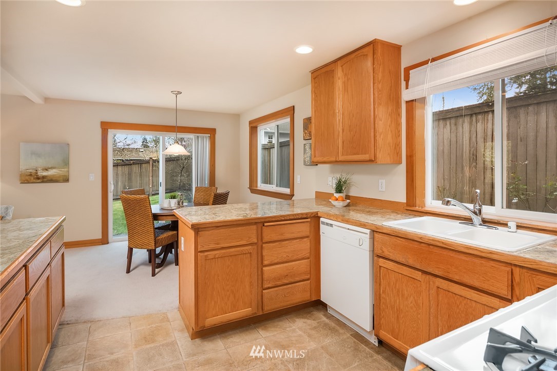 9016 240th Street Southwest Edmonds, WA 98026 - Photo 8 of 25 Gallery Image 8