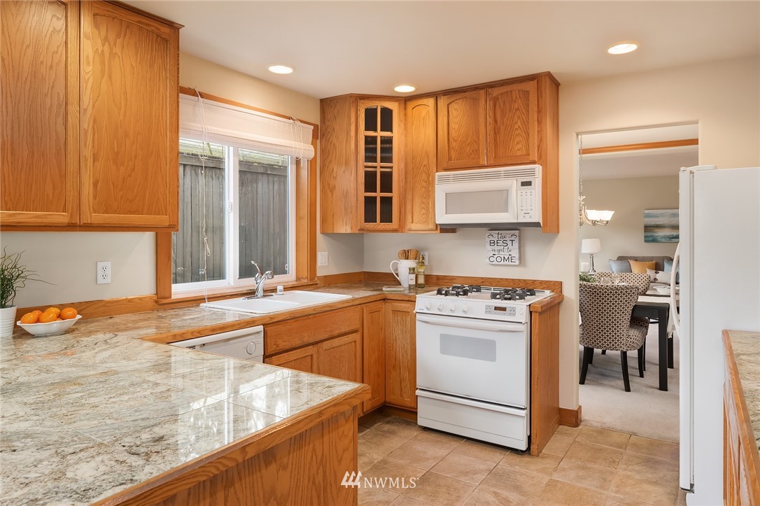 9016 240th Street Southwest Edmonds, WA 98026 - Photo 9 of 25 Gallery Image 9