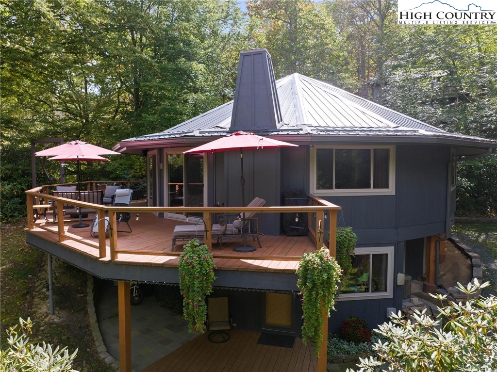 165 Fox Run Road Sugar Mountain, NC 28604 - Photo 2 of 41 Gallery Image 2