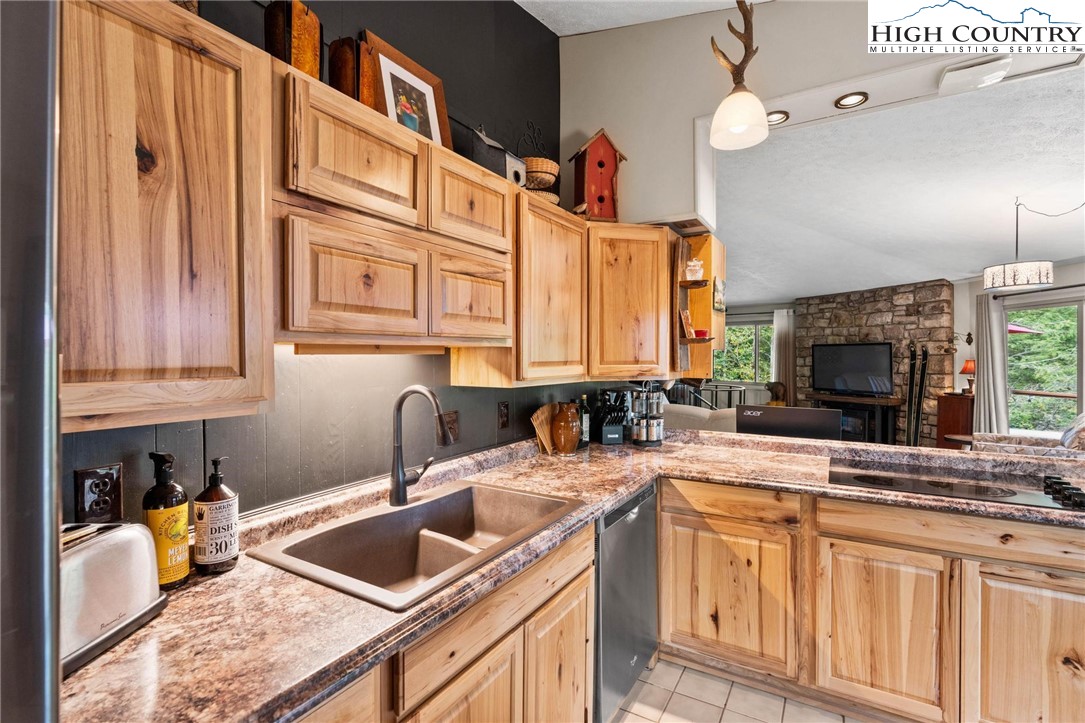 165 Fox Run Road Sugar Mountain, NC 28604 - Photo 10 of 41 Gallery Image 10