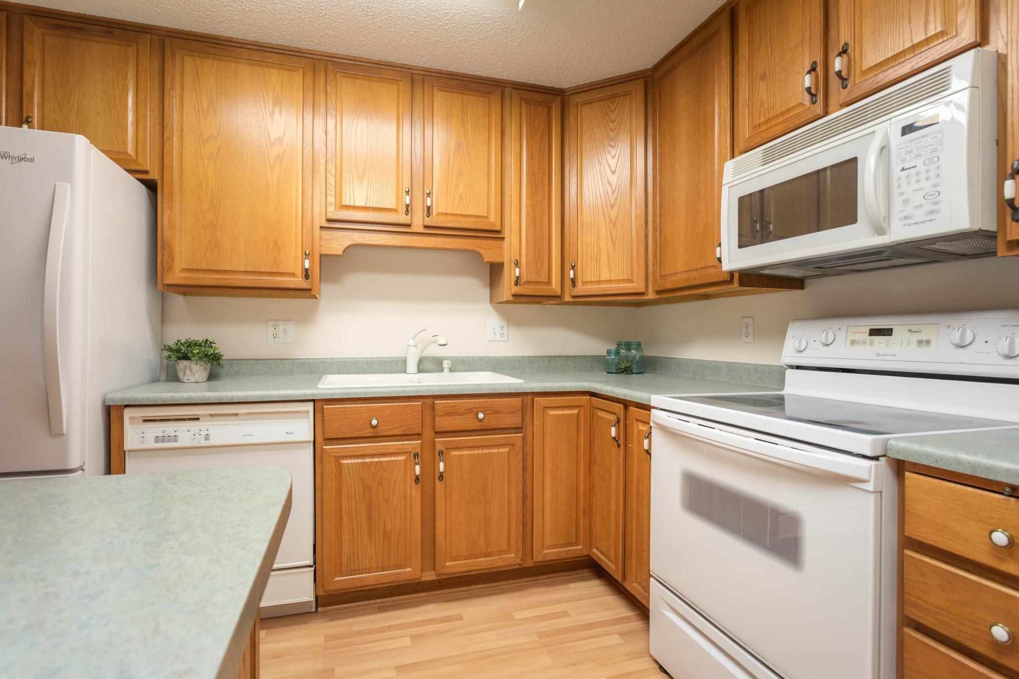 912 Hawthorne Street, Unit 105 Alexandria, MN 56308 - Photo 10 of 28