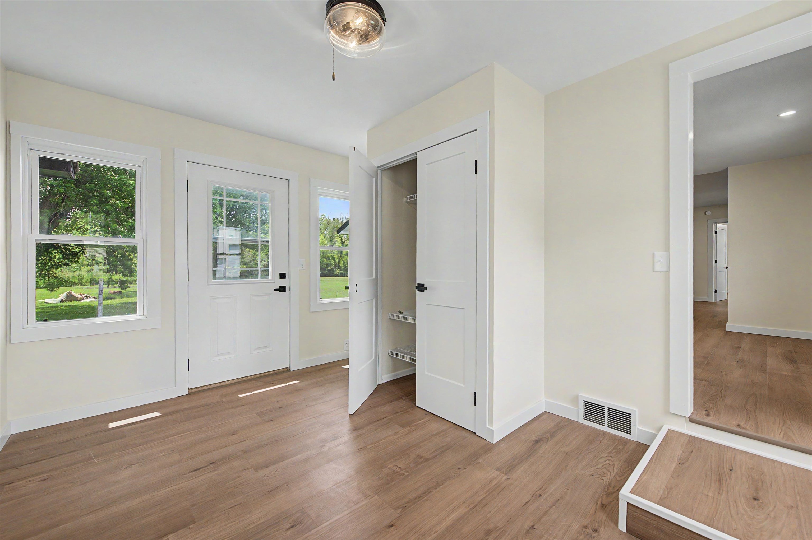 3018 West Beaver Road Freeport, IL 61032 - Photo 4 of 31