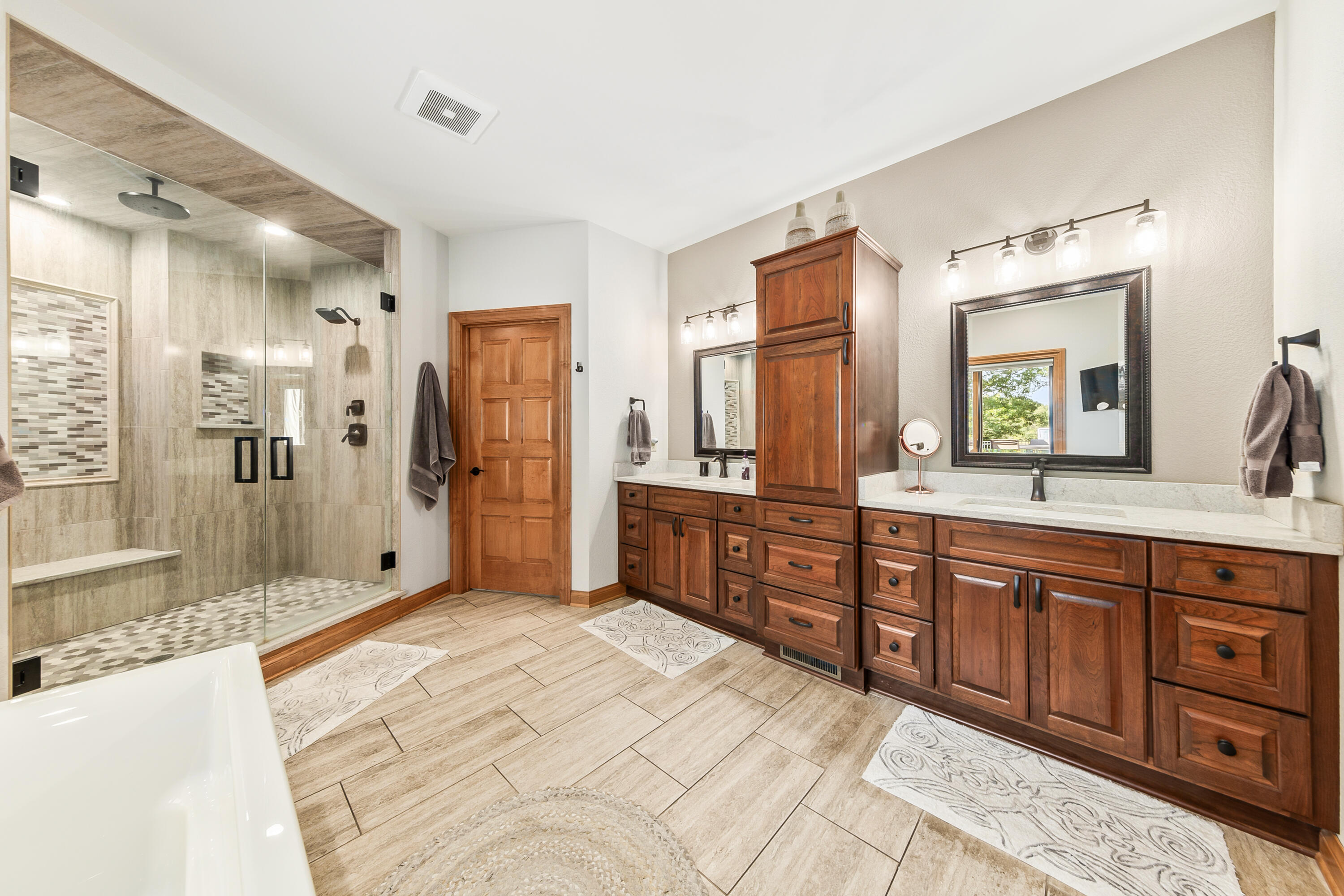 S38W33768 County Road D Genesee, WI 53118 - Photo 29 of 86 Sparkling Ensuite Bathroom