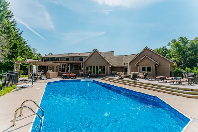 $2,349,000 | S38-w33768 County Rd D Road, Dousman, WI 53118