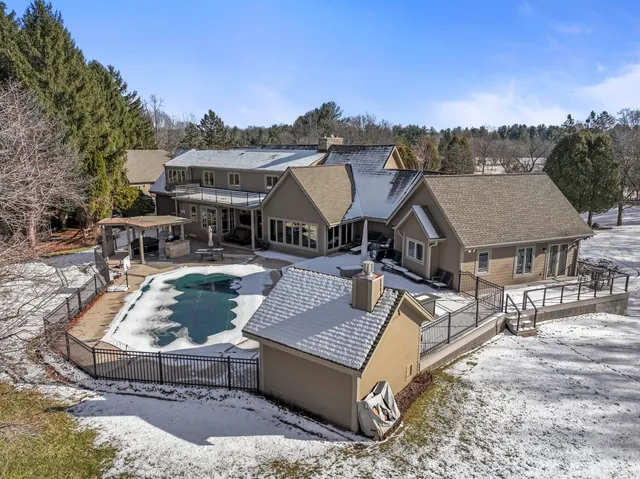 $2,349,000 | S38-w33768 County Rd D Road, Dousman, WI 53118