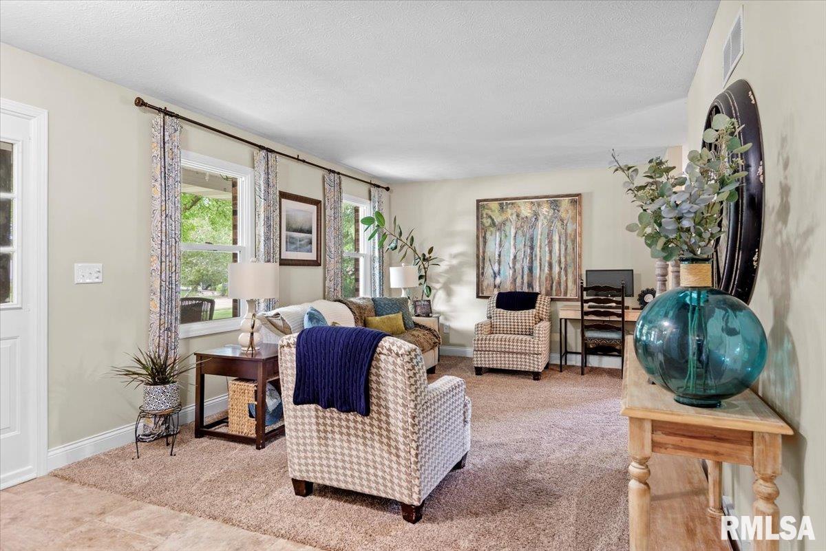 1907 Halifax Drive Springfield, IL 62703 - Photo 6 of 45 Gallery Image 6