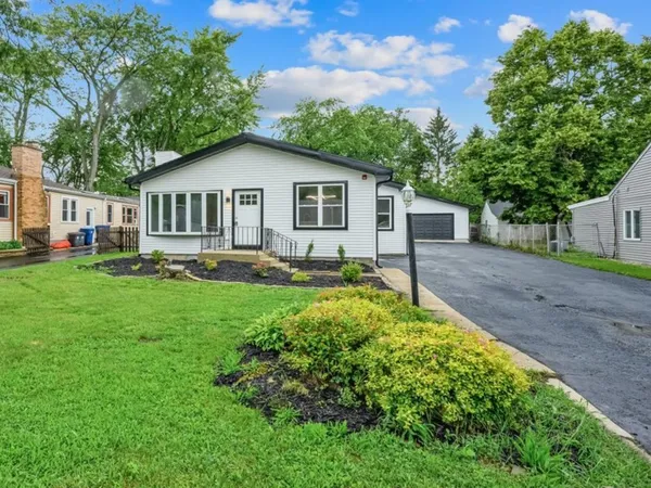 $475,000 | 18172 West Twin Lakes Boulevard, Grayslake, IL 60030