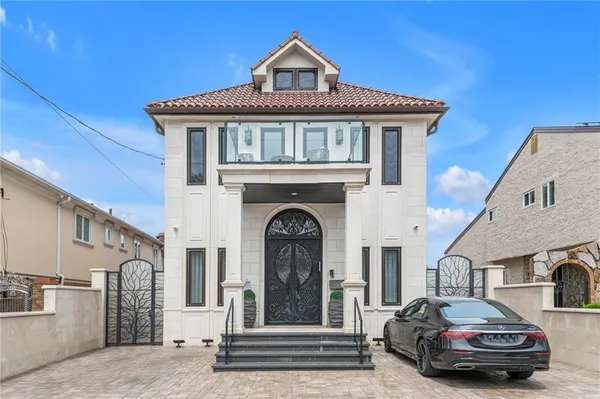 $3,499,000 | 360 Whitman Drive | Mill Basin