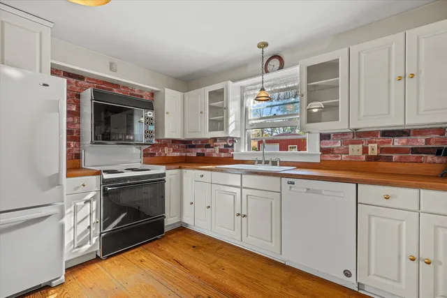 $550,000 | 5724 North Helenville Road, Helenville, WI 53137