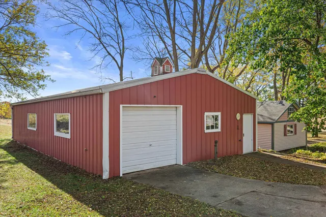 $550,000 | 5724 North Helenville Road, Helenville, WI 53137