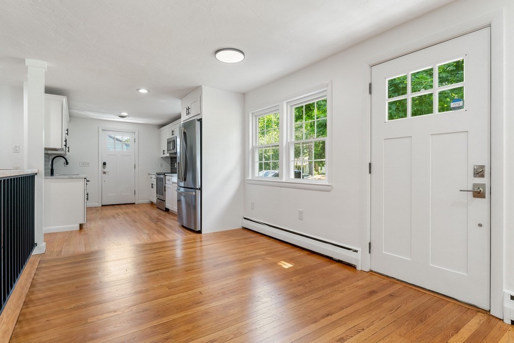 8 Fairbrook Road Framingham, MA 01701 - Photo 4 of 42