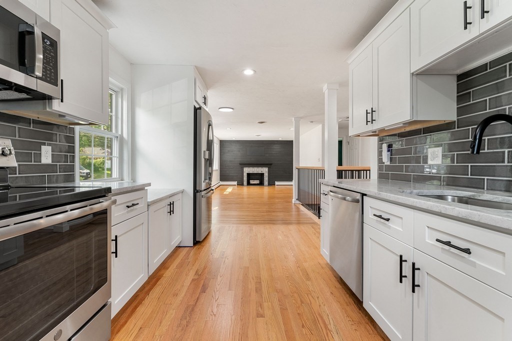 8 Fairbrook Road Framingham, MA 01701 - Photo 8 of 42