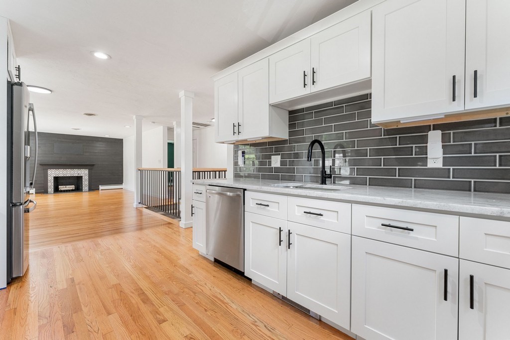 8 Fairbrook Road Framingham, MA 01701 - Photo 9 of 42