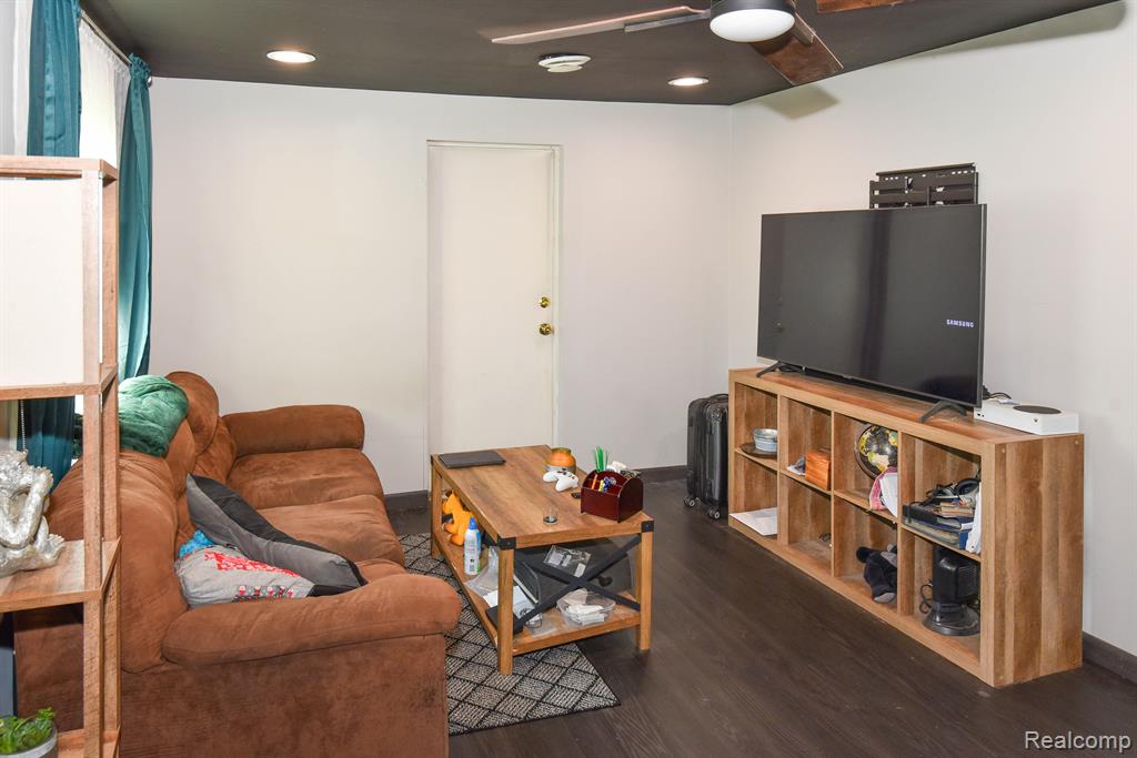 6433 North State Road Davison, MI 48423 - Photo 23 of 46