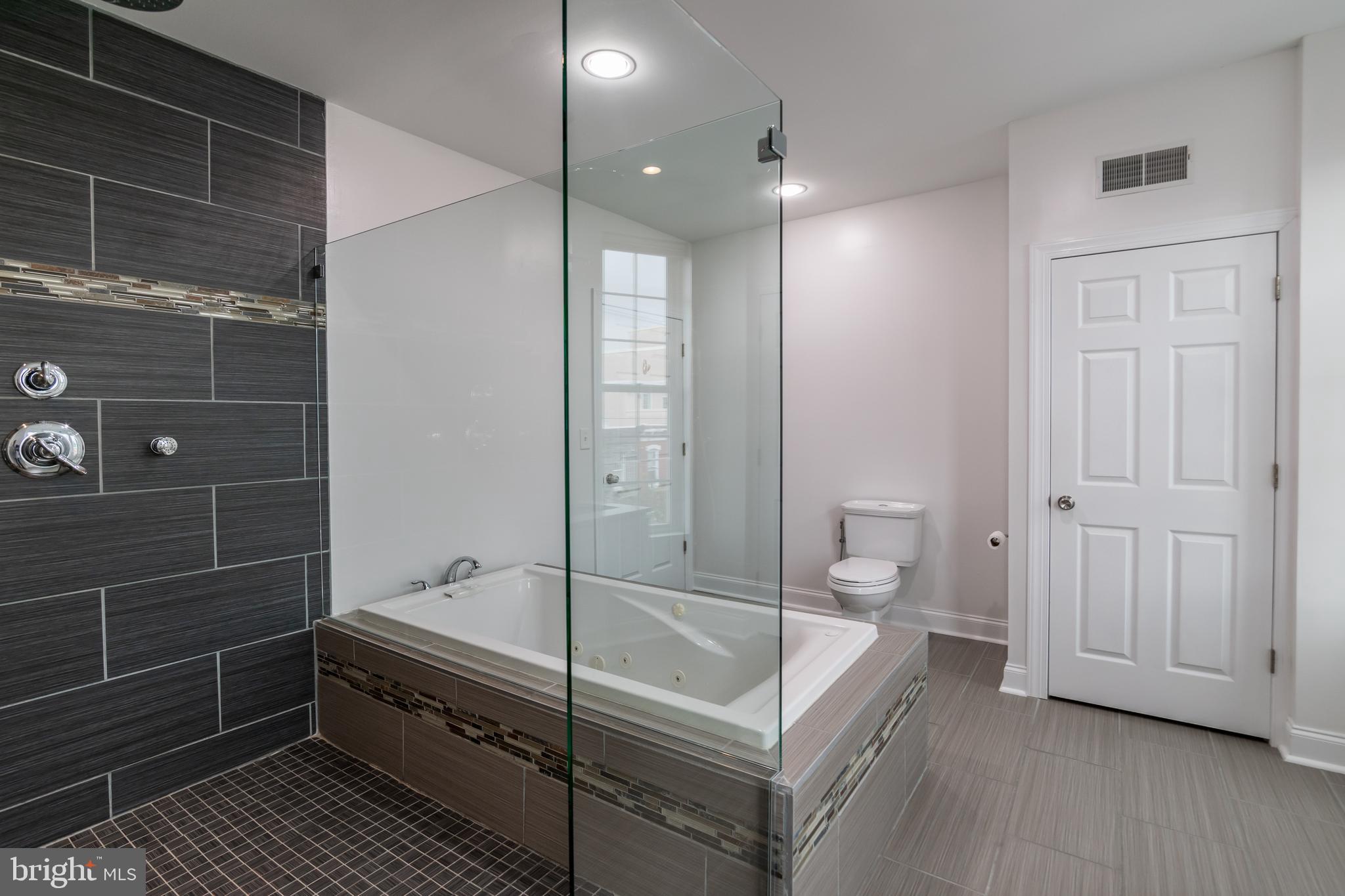 2017 Carpenter Street Philadelphia, PA 19146 - Photo 37 of 46