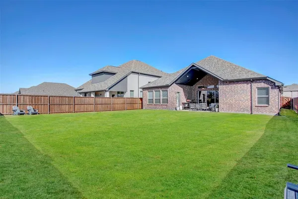 a view of an house with backyard space and balcony