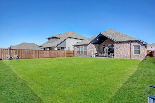 a view of an house with backyard space and balcony